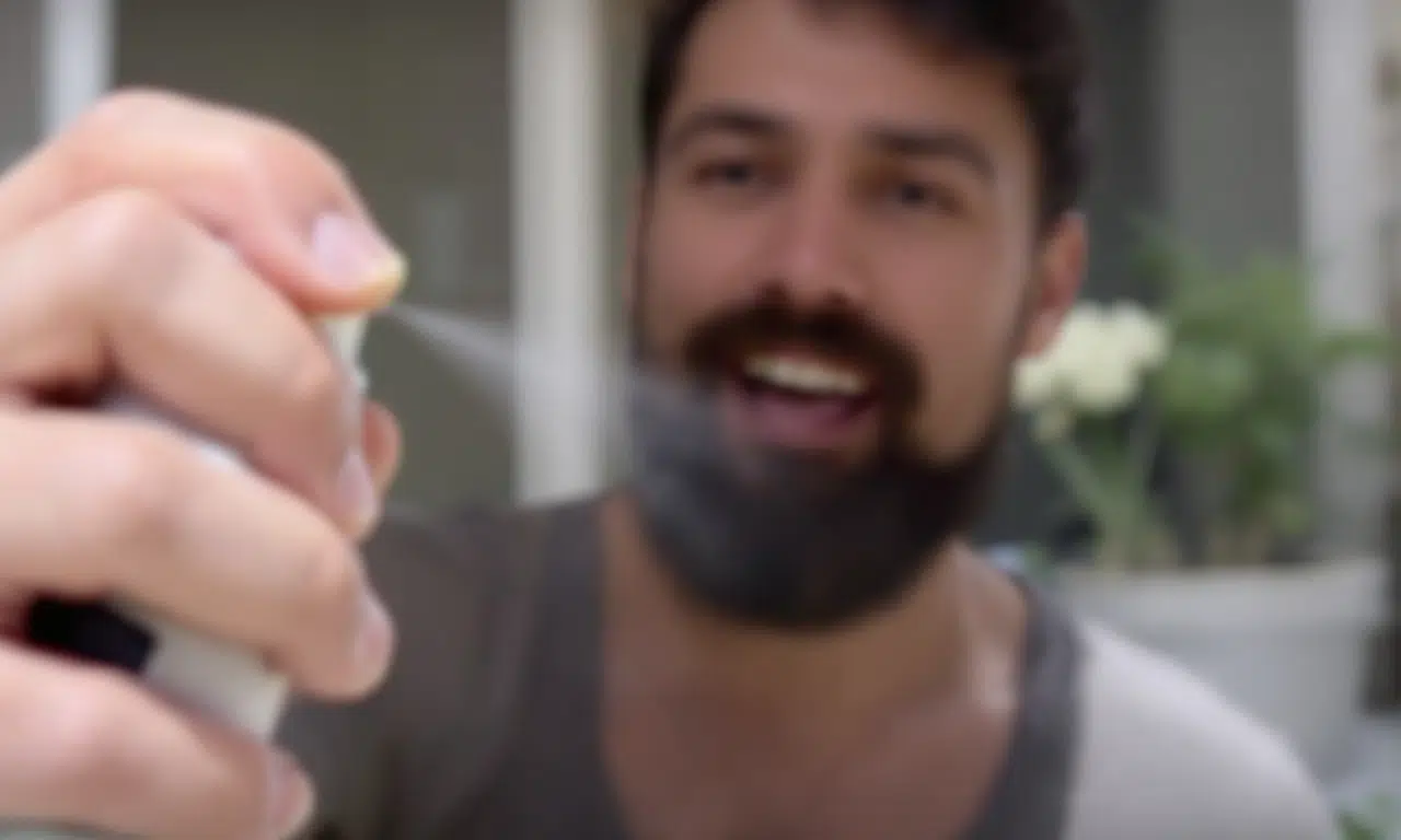 Dì addio a mosche e lumache: il repellente fai-da-te economico che stupisce!